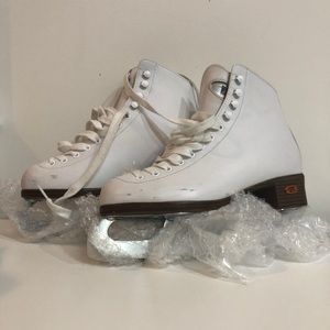 Riedell Model 121W Ice Skates